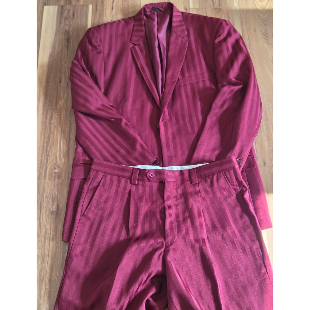 NWT EJ Samuel Striped 2 Piece Fashion Suit Mens Size 42R/36W Maroon